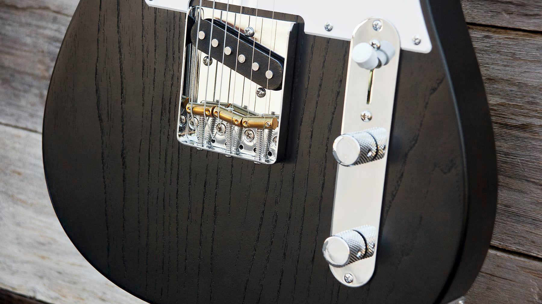 Jennings Guitars Announce 'Navigator' - Their homage to an icon