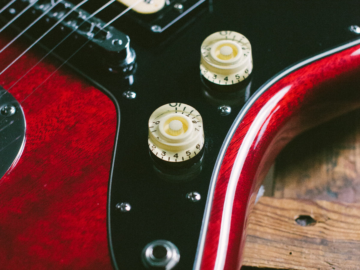 What is a no-load potentiometer, and how can it be useful for my tone?