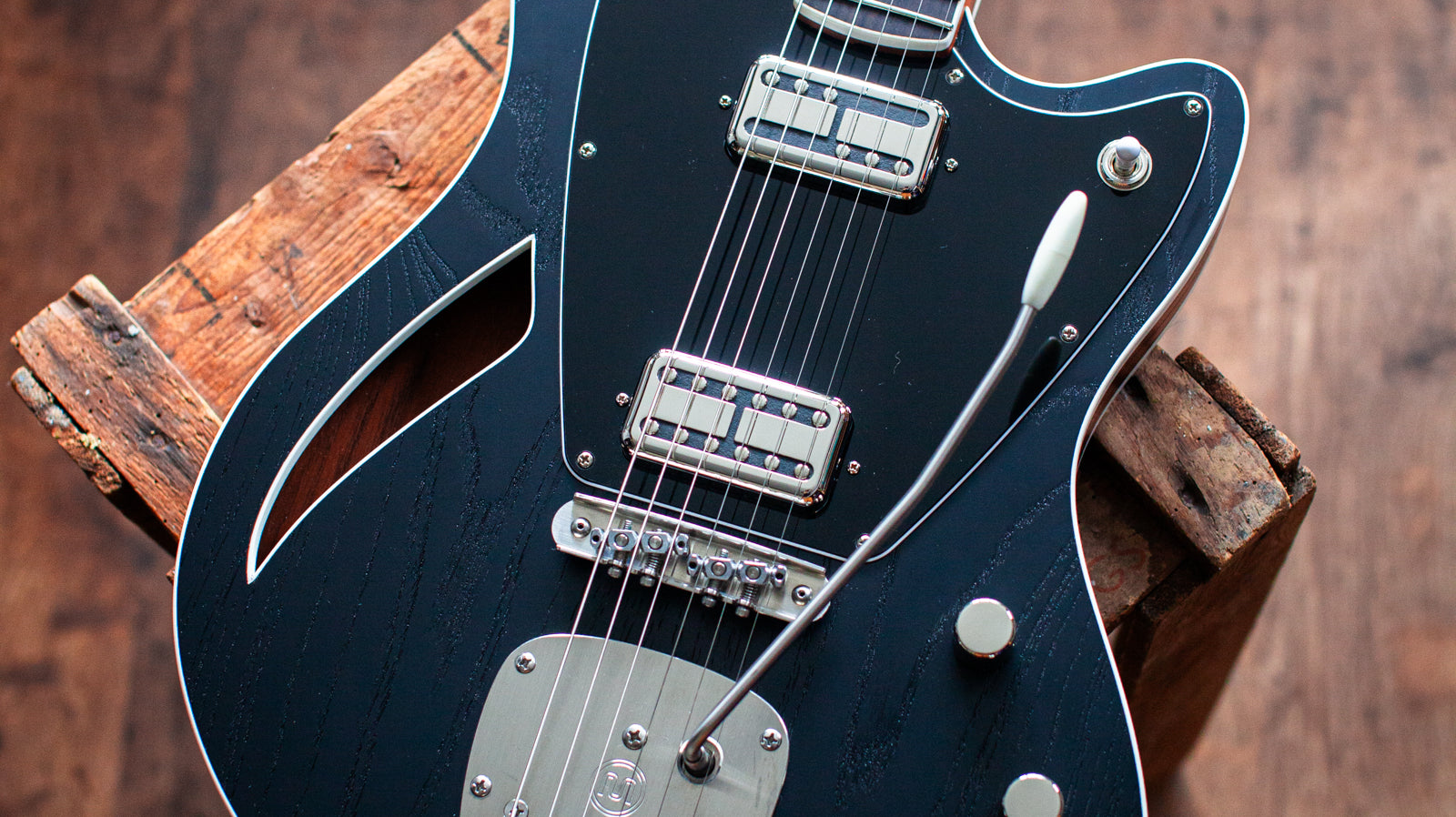 Guitar stock spotlight - Custom spec Jennings Voyager 'Deluxe'