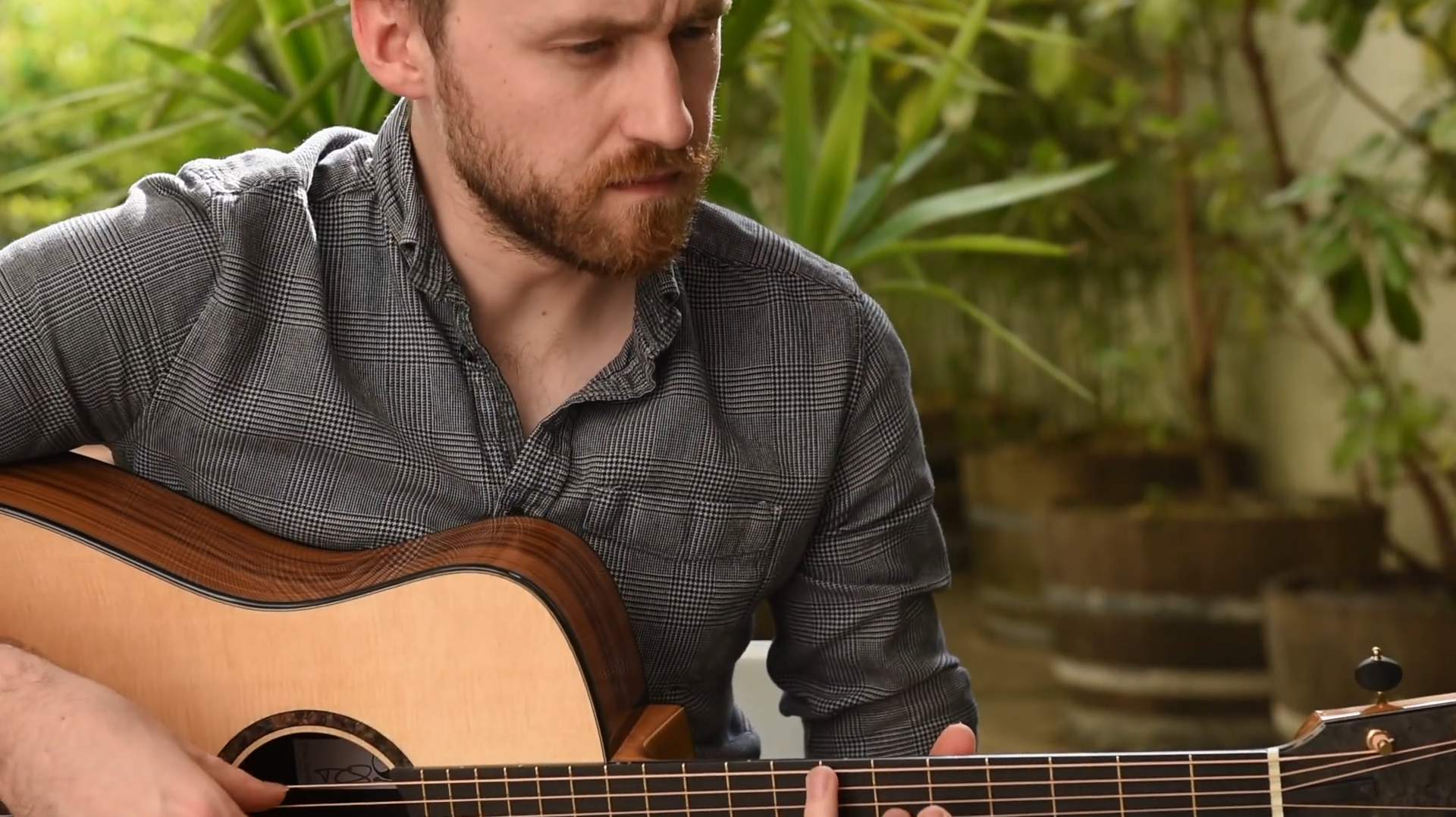 Will McNicol plays a Tom Sands Model 'S' White label