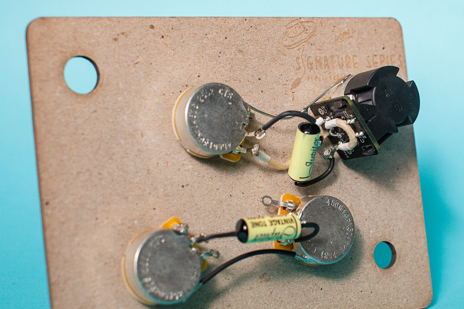 Home of Tone Signature Series 50s style Les Paul phase switch push pull pre wired harness loom close up
