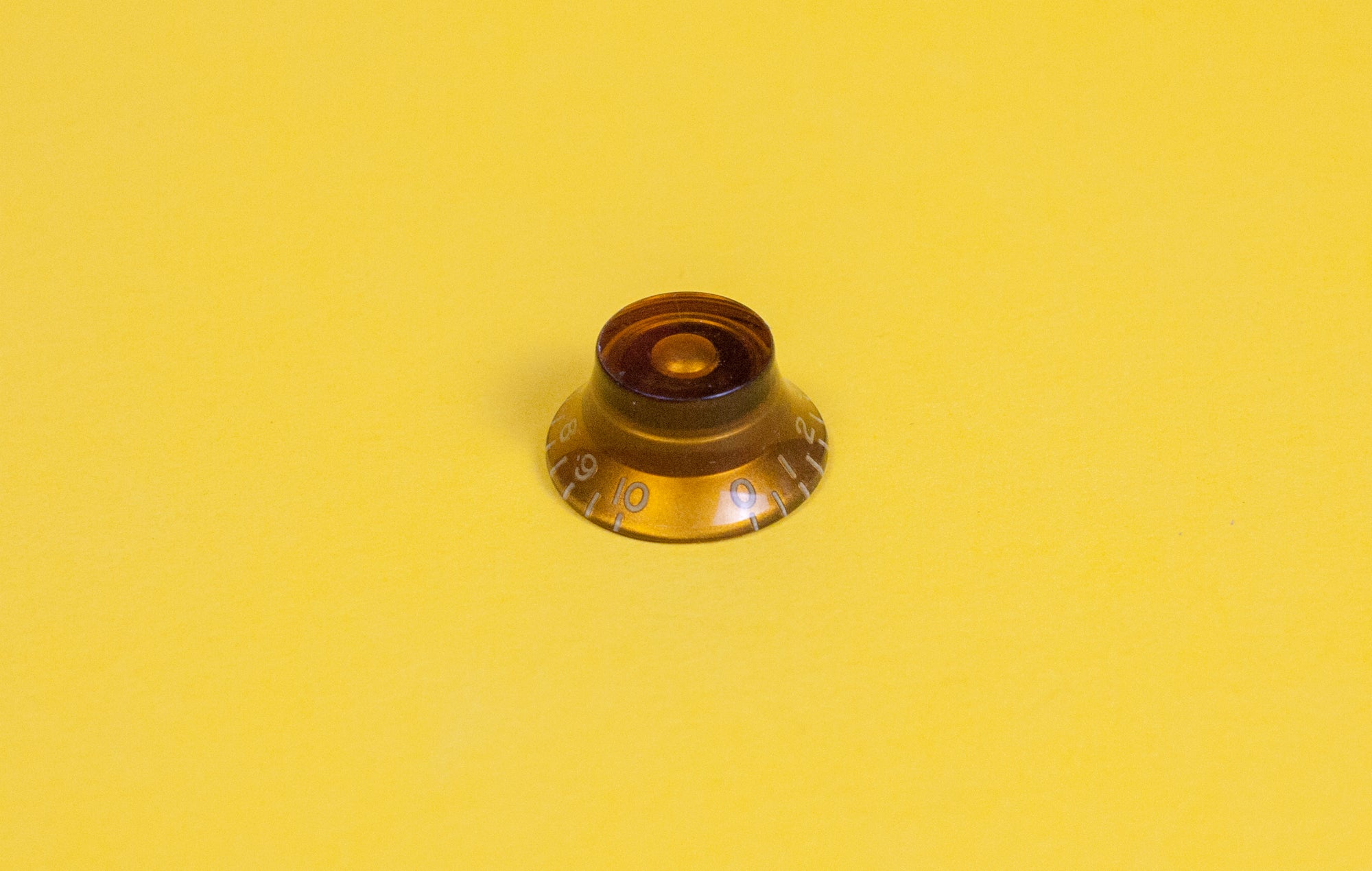 Gibson bell style control knobs in amber