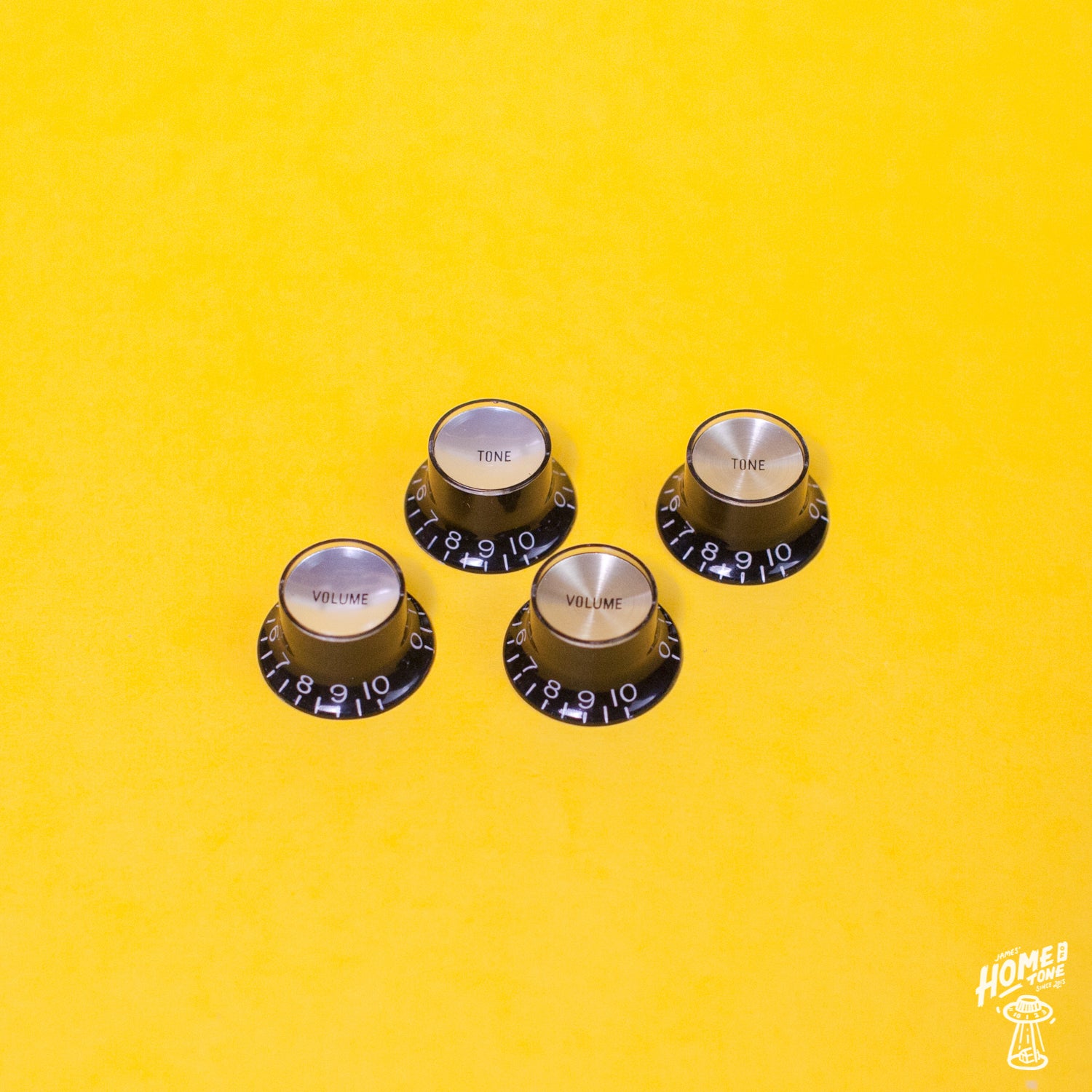 Gibson style black and silver reflector cap control knobs