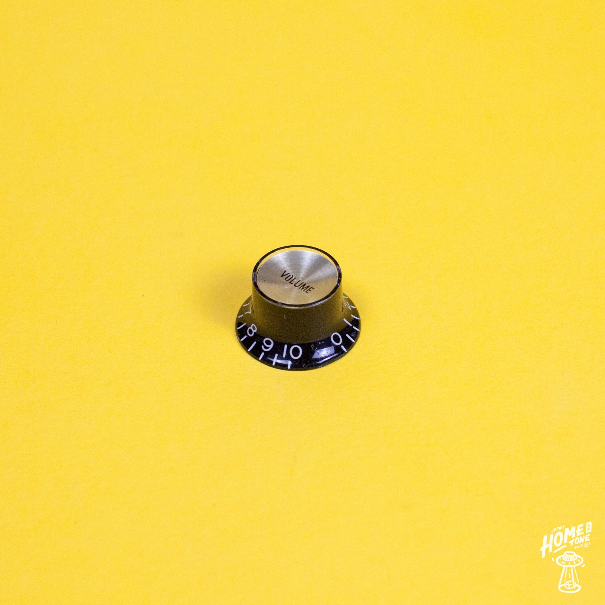 Gibson style black and silver volume reflector cap control knob